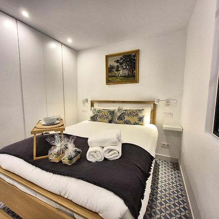 Apartamentos Plaza De Espana Мадрид Екстериор снимка
