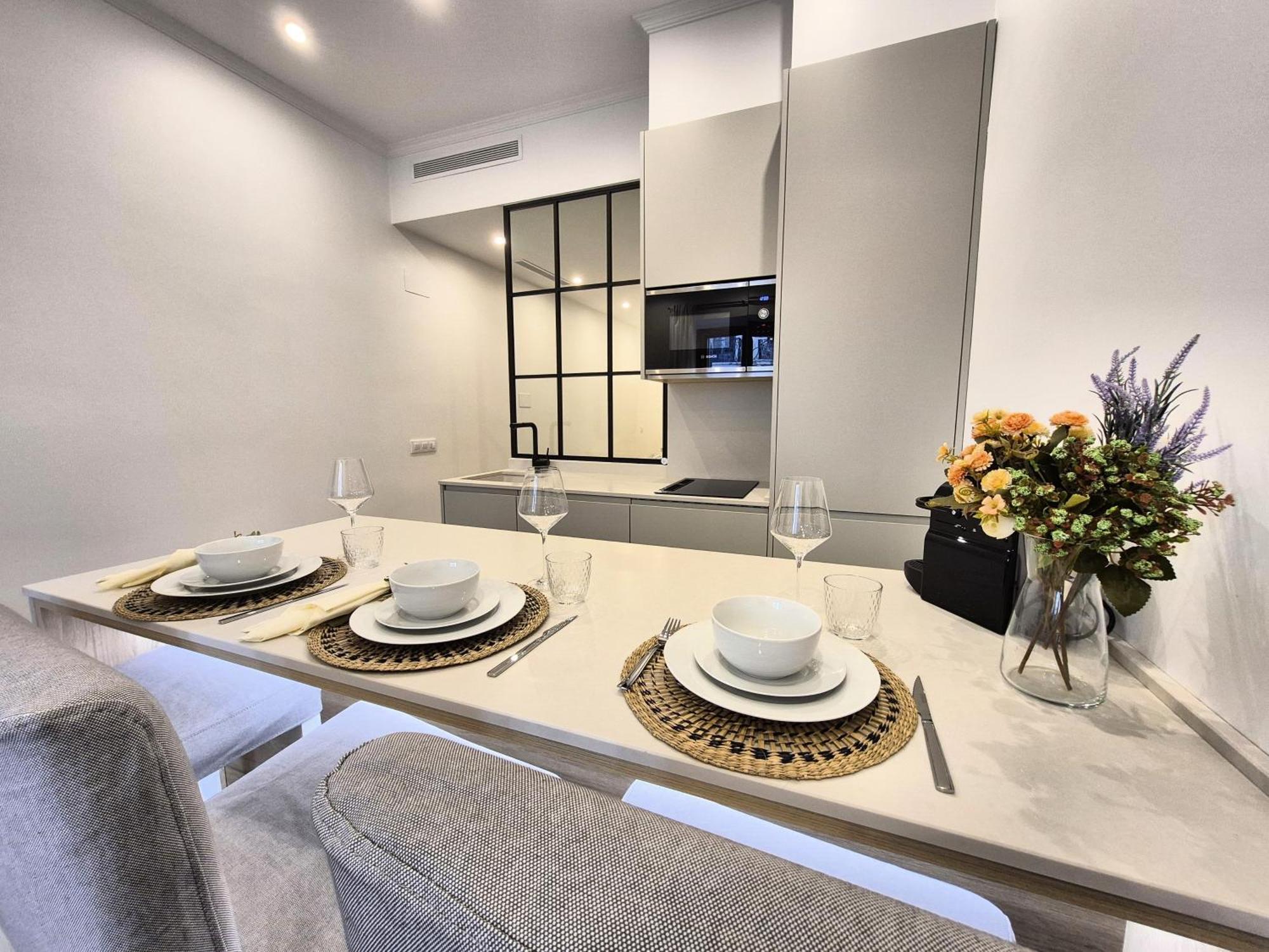 Apartamentos Plaza De Espana Мадрид Екстериор снимка