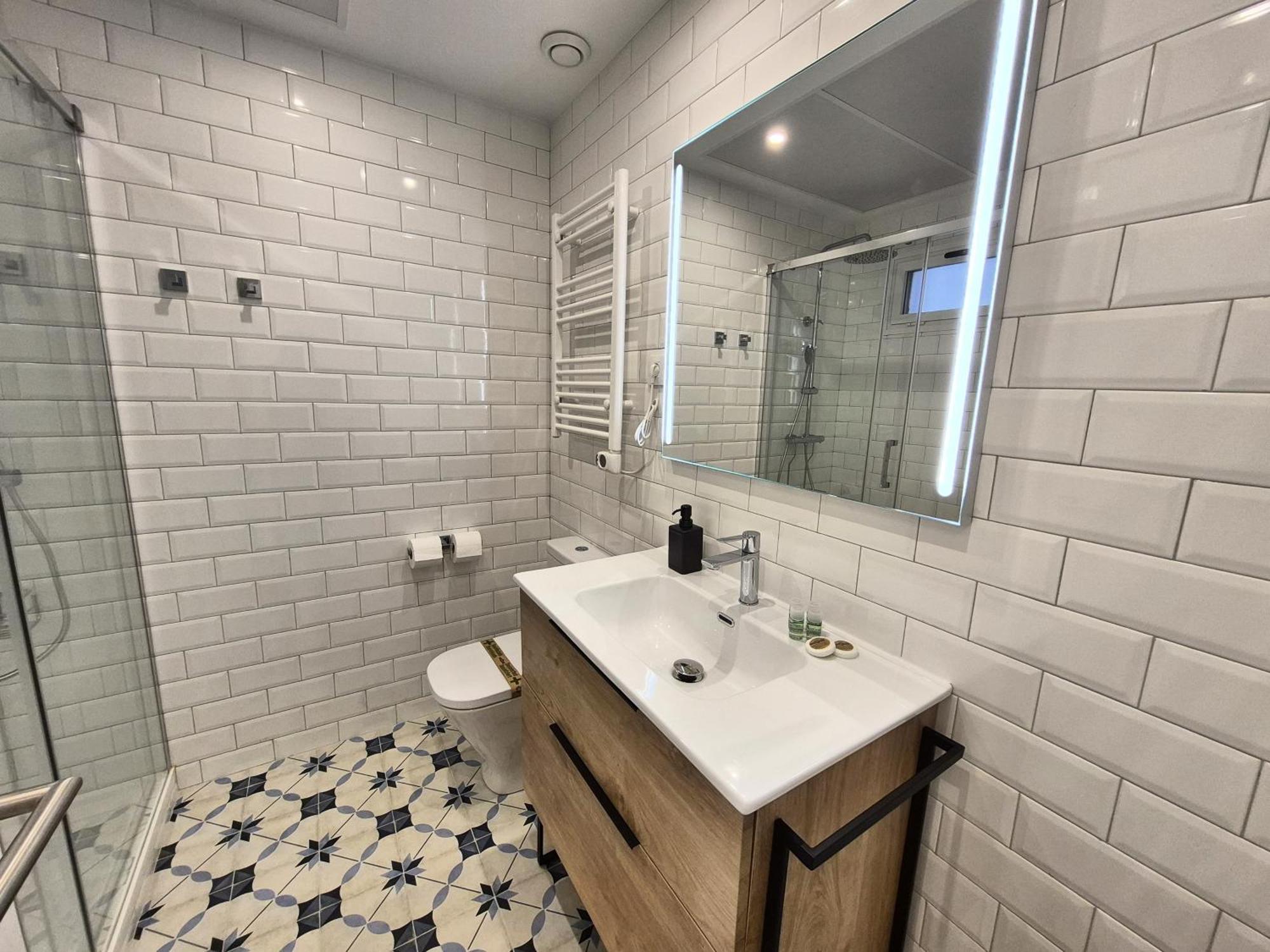Apartamentos Plaza De Espana Мадрид Екстериор снимка