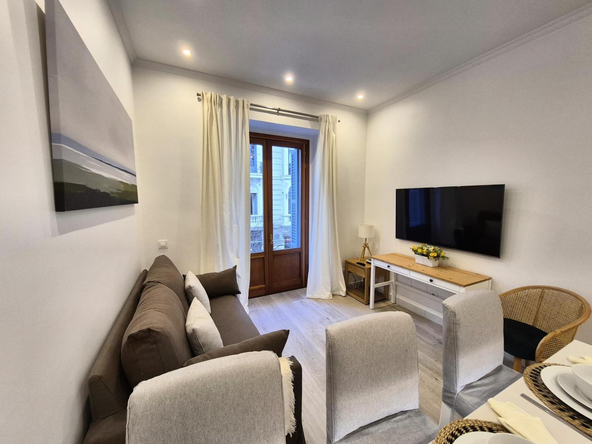 Apartamentos Plaza De Espana Мадрид Екстериор снимка