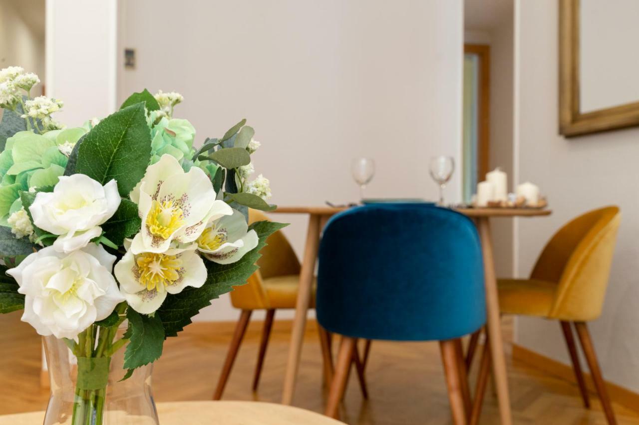 Apartamentos Plaza De Espana Мадрид Екстериор снимка