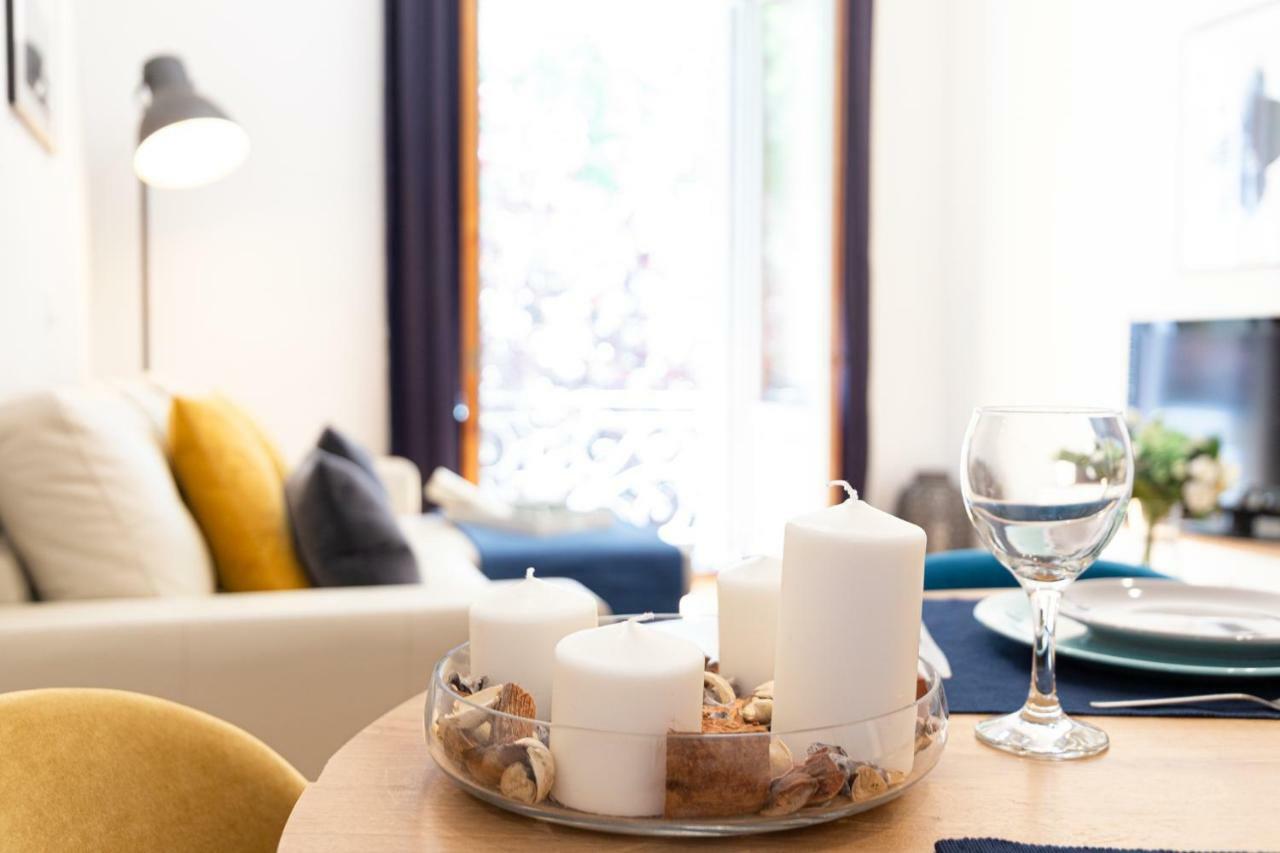 Apartamentos Plaza De Espana Мадрид Екстериор снимка