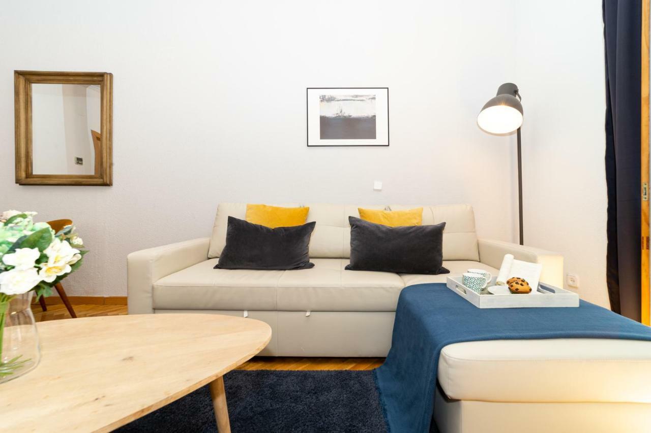 Apartamentos Plaza De Espana Мадрид Екстериор снимка