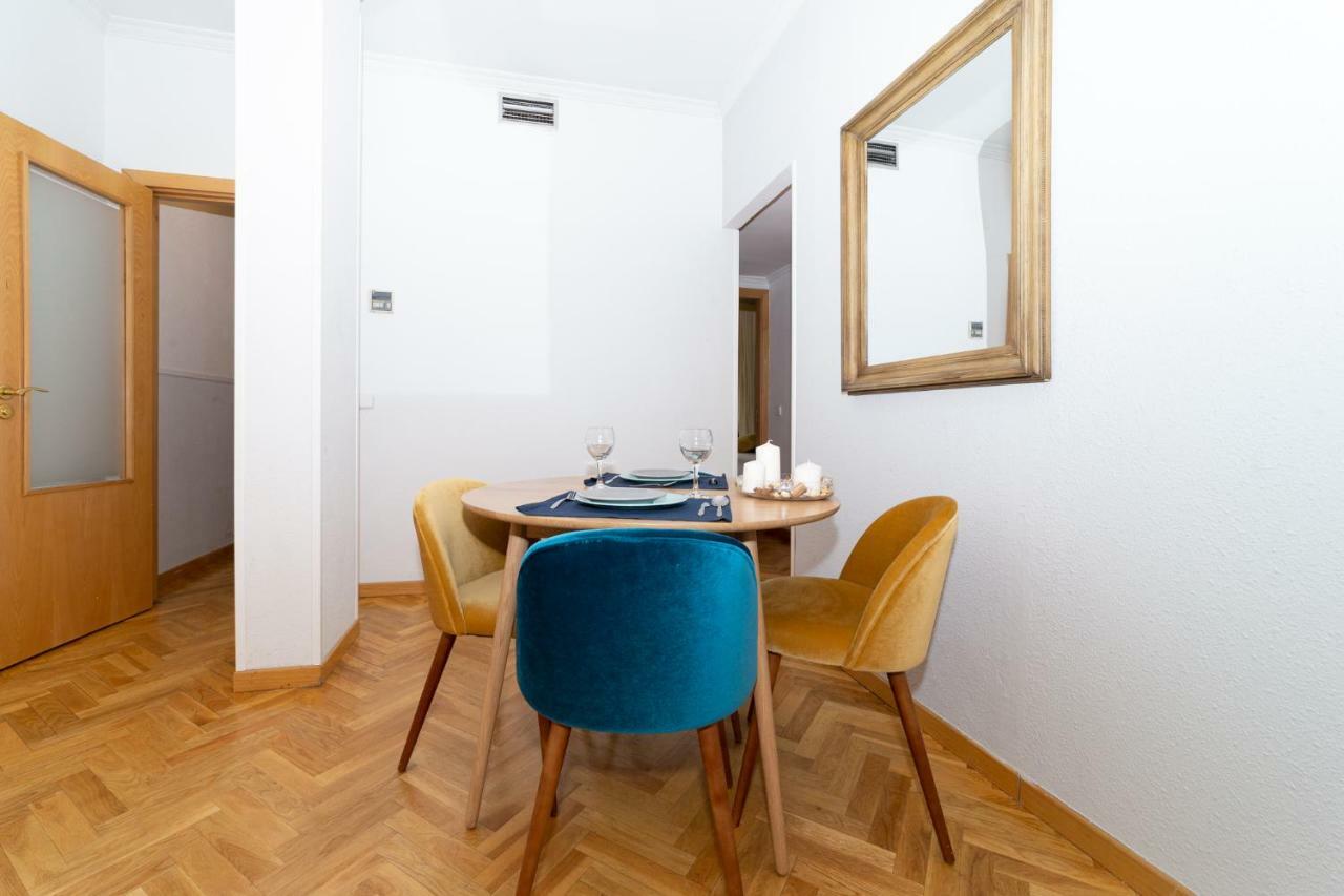 Apartamentos Plaza De Espana Мадрид Екстериор снимка
