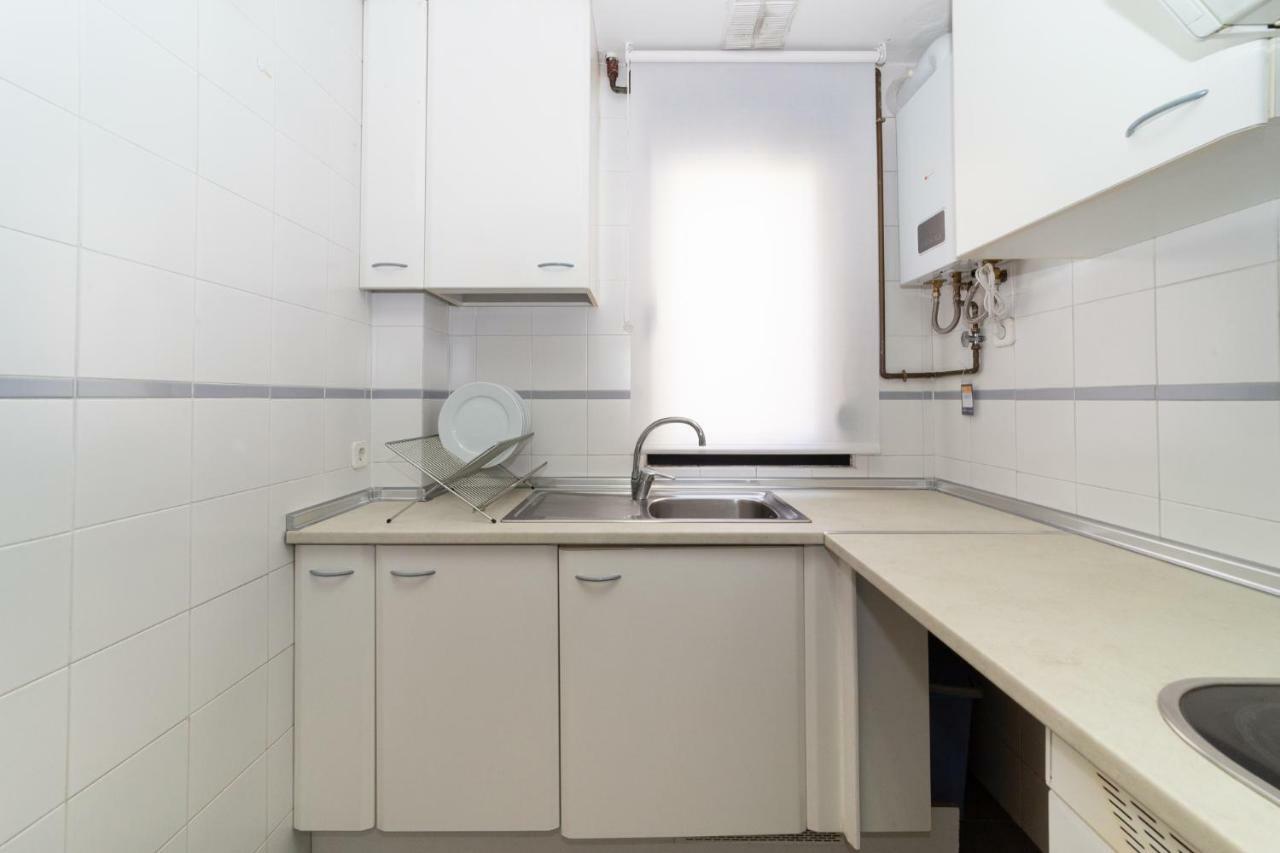 Apartamentos Plaza De Espana Мадрид Екстериор снимка