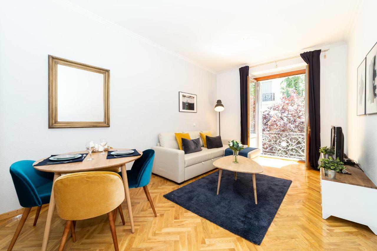 Apartamentos Plaza De Espana Мадрид Екстериор снимка