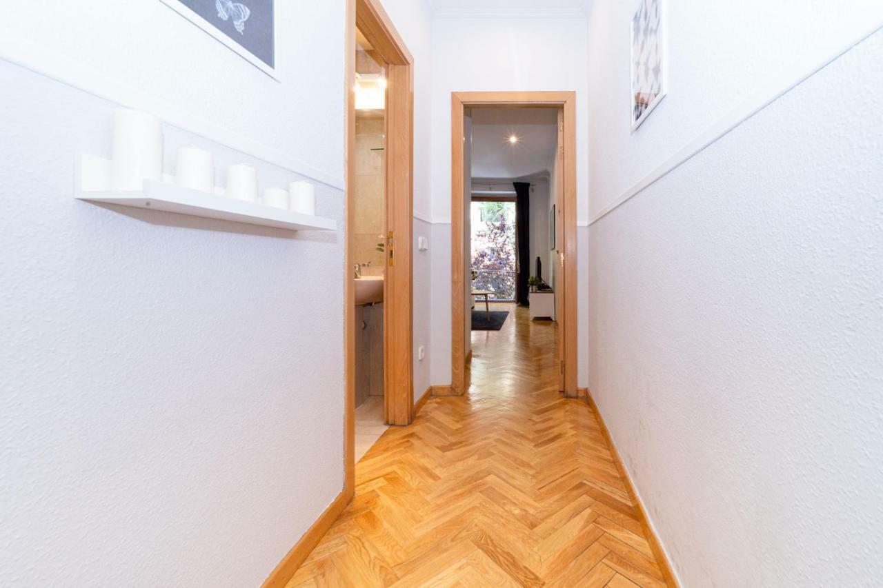 Apartamentos Plaza De Espana Мадрид Екстериор снимка