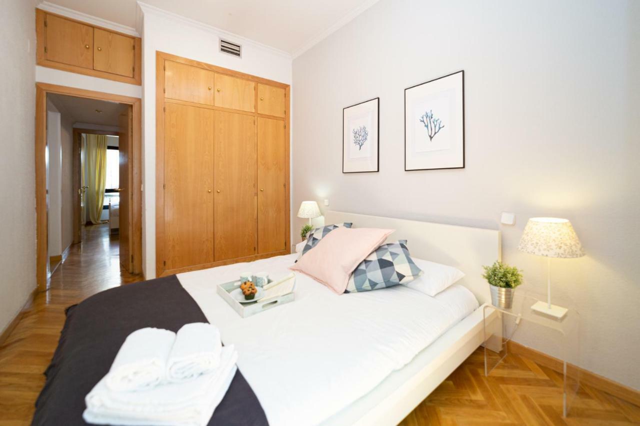 Apartamentos Plaza De Espana Мадрид Екстериор снимка