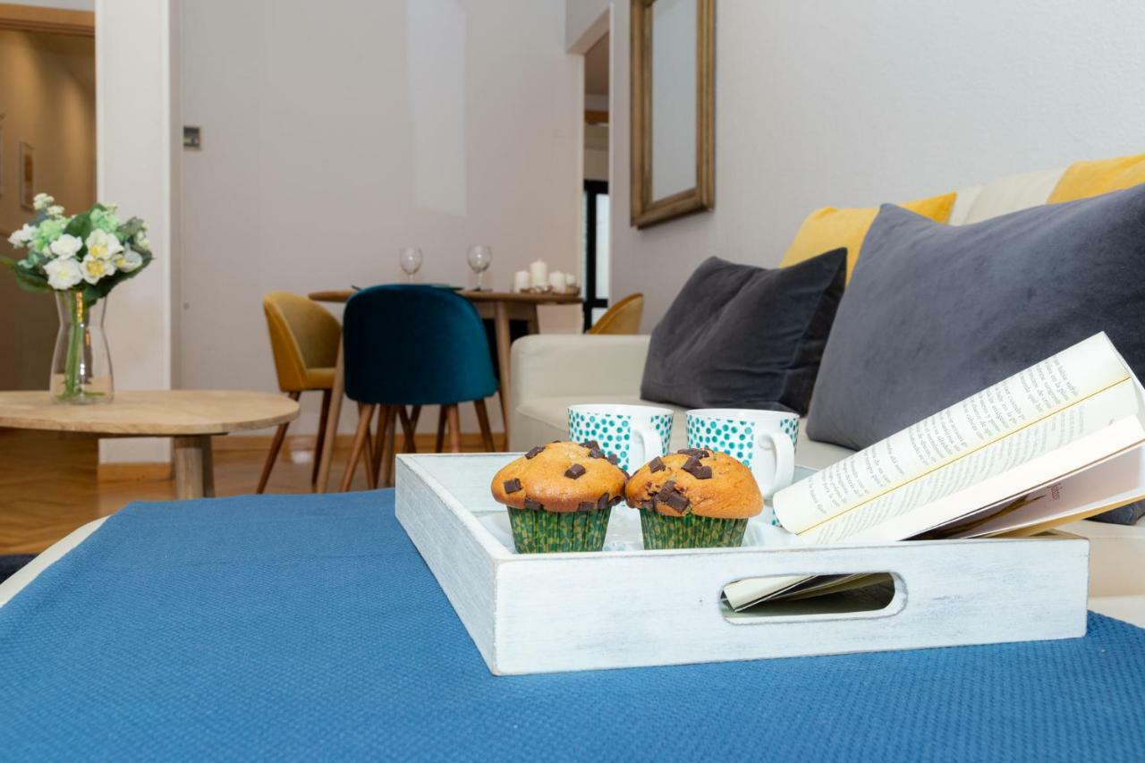 Apartamentos Plaza De Espana Мадрид Екстериор снимка