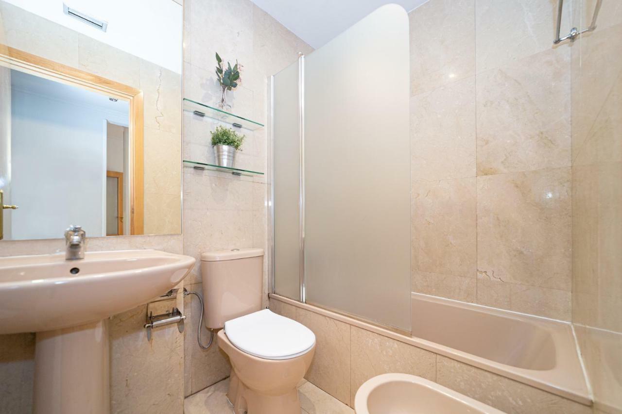 Apartamentos Plaza De Espana Мадрид Екстериор снимка