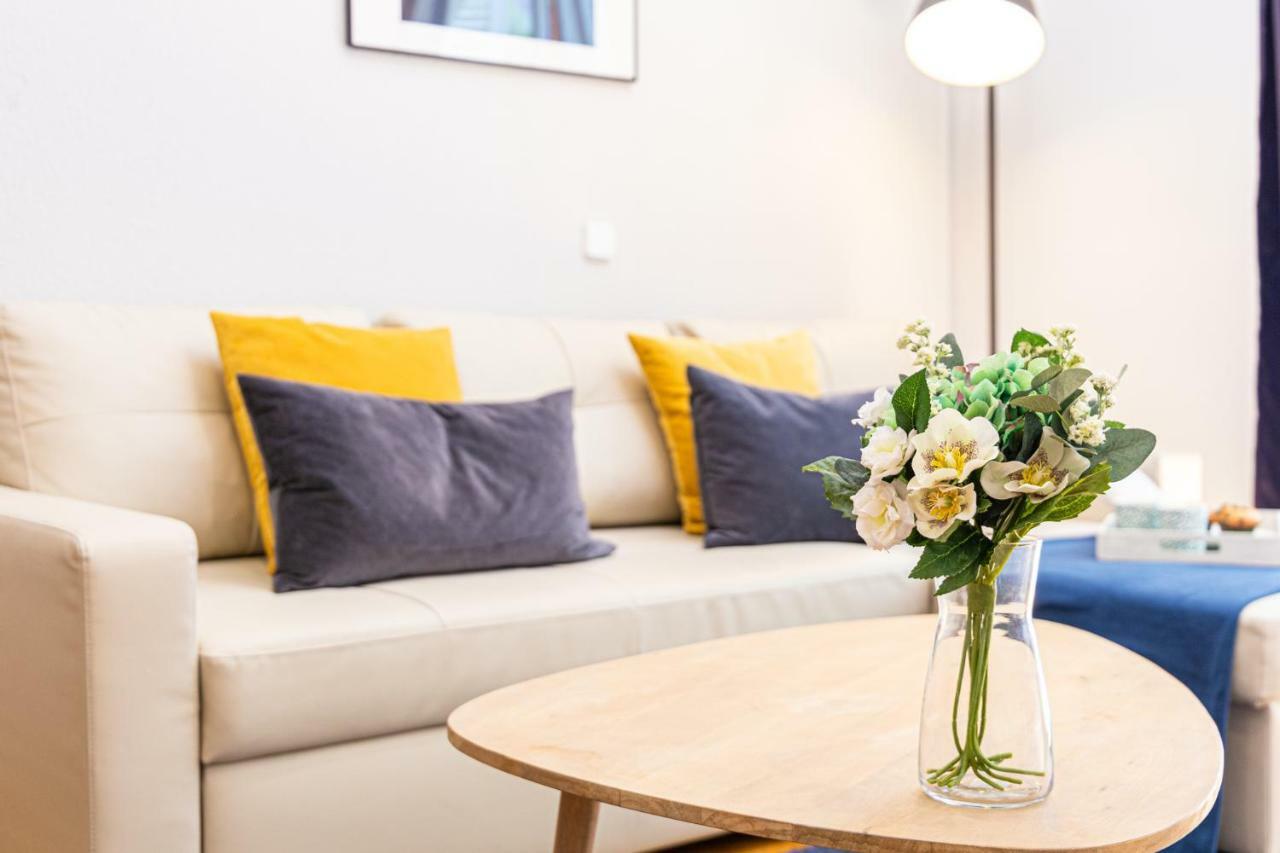 Apartamentos Plaza De Espana Мадрид Екстериор снимка