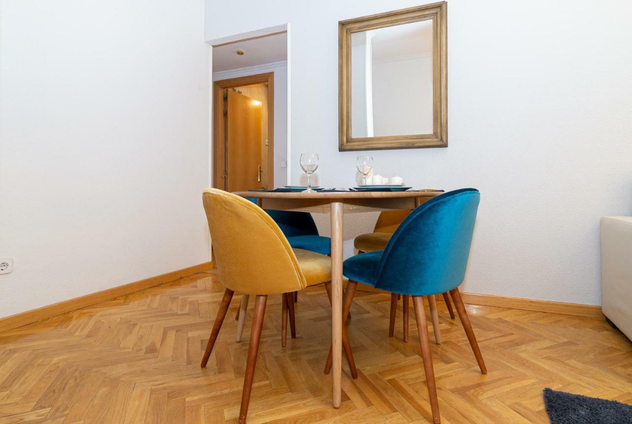 Apartamentos Plaza De Espana Мадрид Екстериор снимка